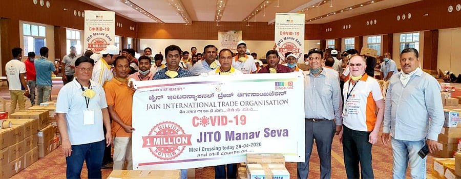 Members of the Jain International Trade Organisation (JITO) celebrate the distribution of 11.25 lakh meals.