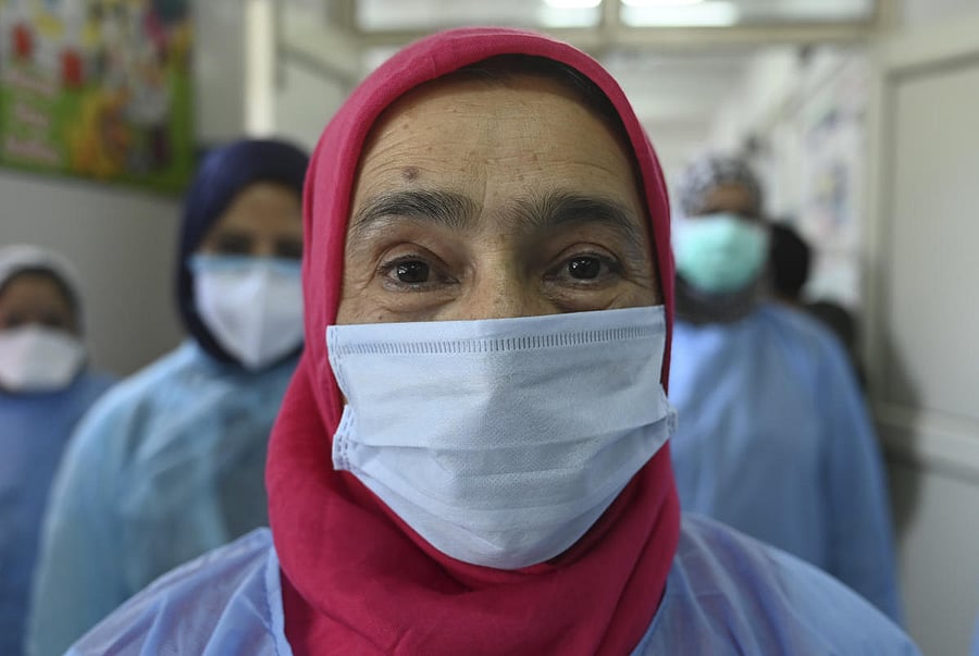 Healthcare professionals in Jammu and Kashmir (AFP Photo)