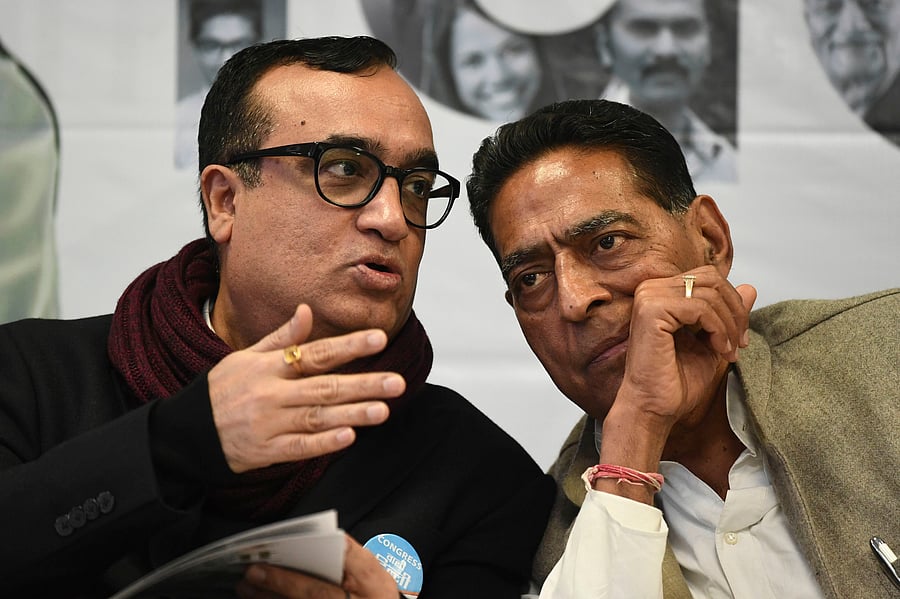 Delhi Pradesh Congress Committee president Subhash Chopra (R) along with party leader Ajay Maken (L). (AFP Photo)