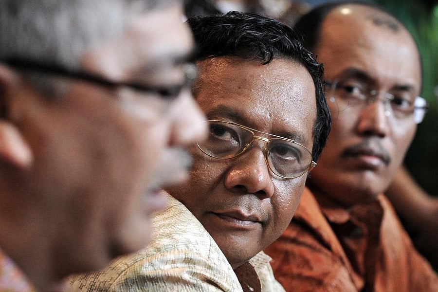 Mohammad Mahfud (centre). AFP/File