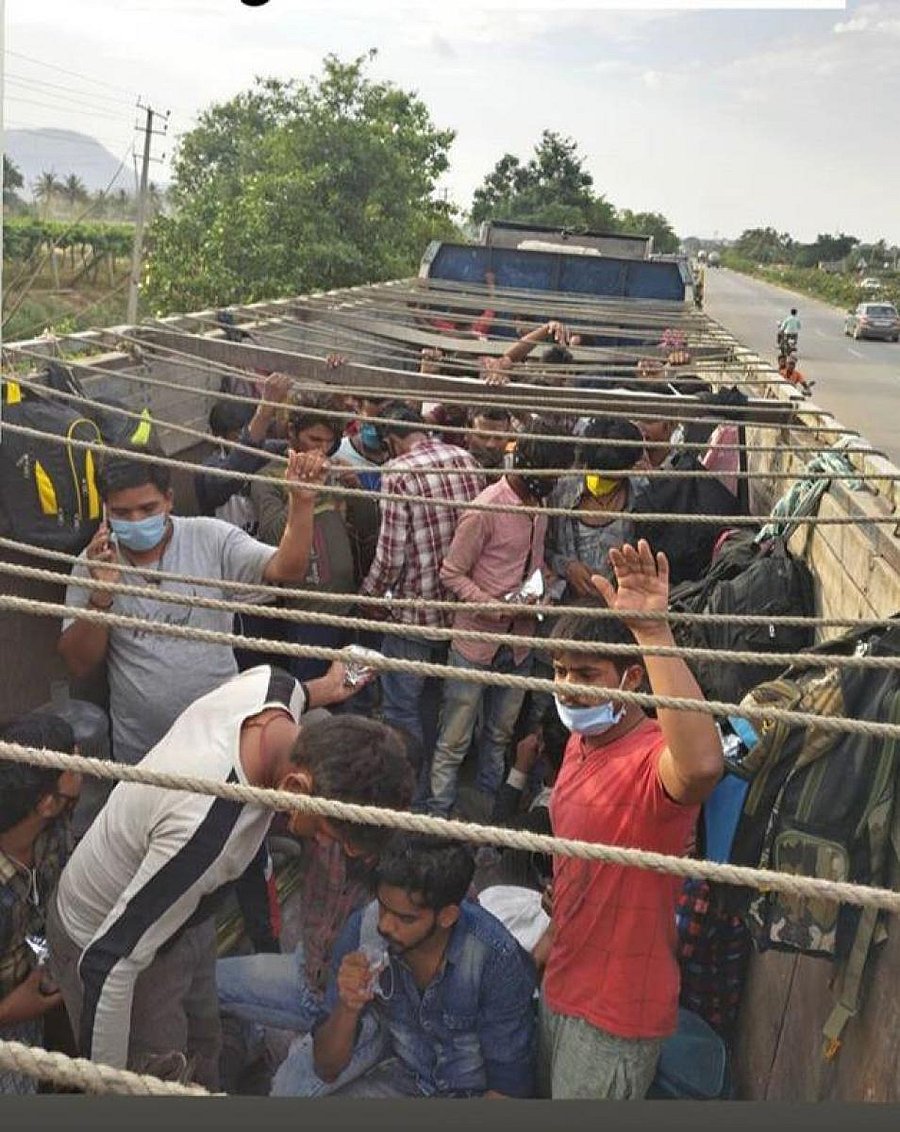 Volunteers assist Ahmed in getting transport for the migrants.