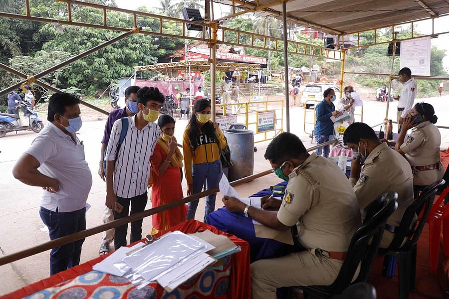 Residents of Kasargod after struggling throughout the day at Talapady check post had to return disappointed without the e-pass on Thursday.