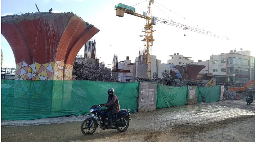 Jayadeva Flyover turns to dust (DH Photo)