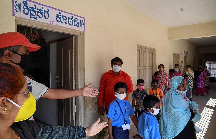 School students amid coronavirus pandemic (DH Photo)