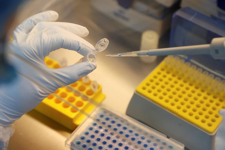 Scientists develop a vaccine against the coronavirus disease (Reuters Photo)