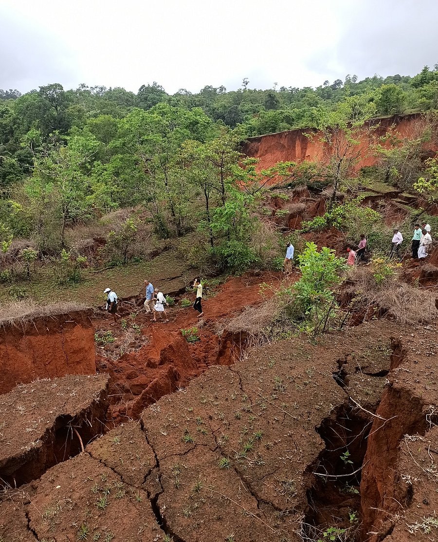 Members of the expert committee appointed by the Karnataka government to study landslides along Western Ghats visited an affected village in Chikkamagaluru recently. (DH Photo)