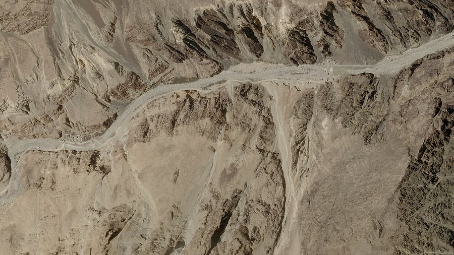 This satellite image taken on June 16, 2020, and release by 2020 Planet Labs, Inc. shows Galwan Valley, which lies between China's Tibet and India's Ladakh. - China said on June 17 it wanted to avoid more clashes in a Himalayan border dispute with India that resulted in the first deadly confrontation between the two nuclear powers in decades. The two countries have traded blame for June 15 high-altitude brawl that has left at least 20 Indian soldiers dead, with China refusing to confirm whether there were any casualties on its side so far. (Photo by PLANET LABS, INC. / AFP)