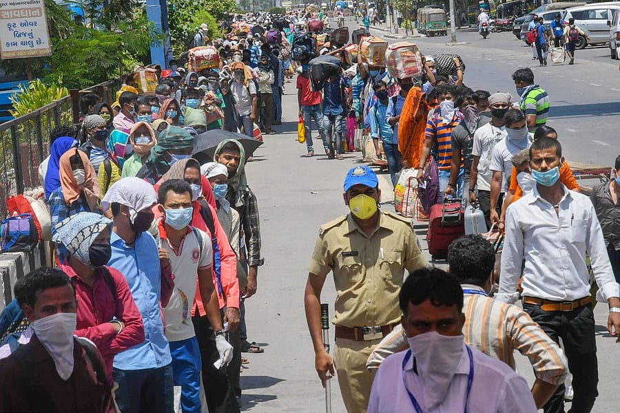 People wearing facemask amid coronavirus lockdown (PTI Photo)