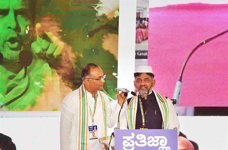 New KPCC President D K Shivakumar (R) along with his predecessor Dinesh Gundurao. Credits: PTI Photo
