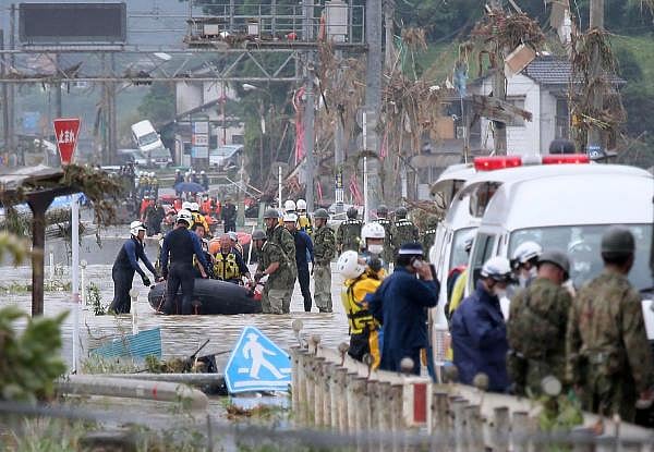 Residents are evacuated from flood-affected area by rubber boats in Kuma village. Credit: AFP Photo