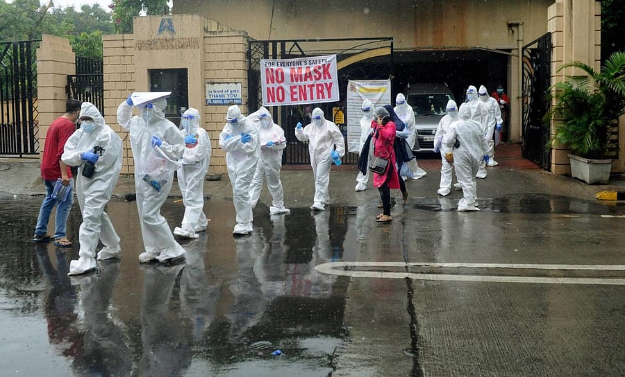 Health workers conduct door-to-door screening in the wake of coronavirus pandemic, during Unlock 2.0, at Evershine Nagar in Malad, Mumbai, Friday, July 3, 2020. (PTI Photo)