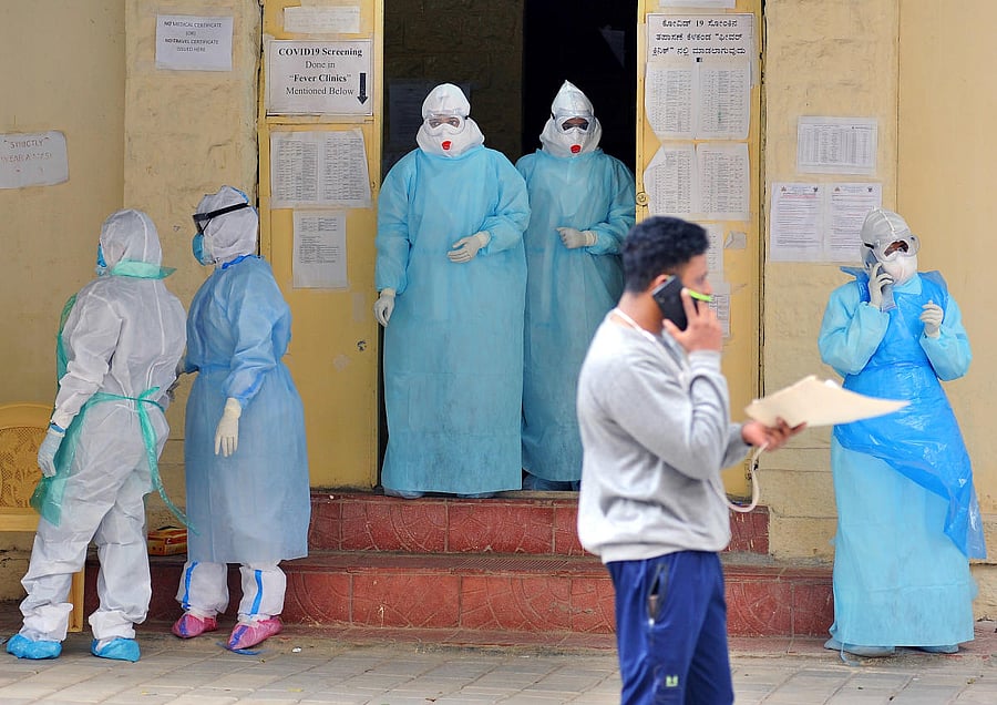 According to the BBMP, officials collected 4,825 swab samples on Monday. DH FILE/Pushkar V