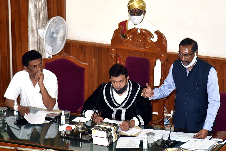 B H Anil Kumar, Commissioner answering at Bruhat Bengaluru Mahanagara Palike (BBMP) council meeting at Kempegowda Meeting hall in BBMP premises in Bengaluru on Thursday, 28 May 2020. M Goutham Kumar Mayor, Ram Mohan Raju C R Deputy Mayor are seen. Credit: DH Photo/SK Dinesh