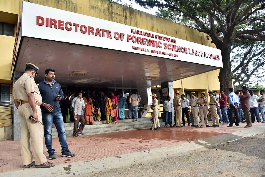 Twelve more policemen from various stations across the city have also tested positive for Covid-19 on Wednesday. Credit: DH File Photo