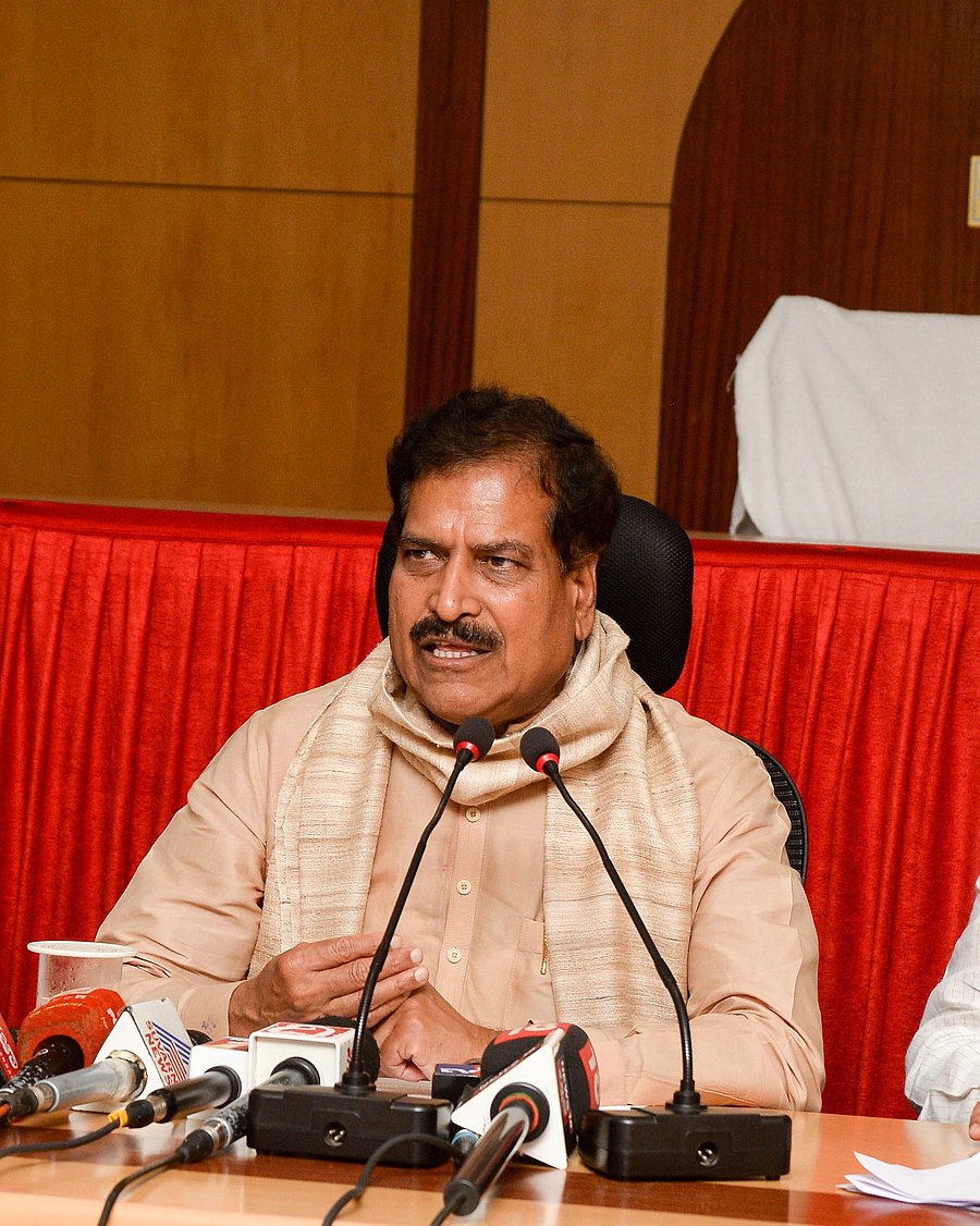 Minister of State for Railways Suresh Angadi. Credits: DH Photo