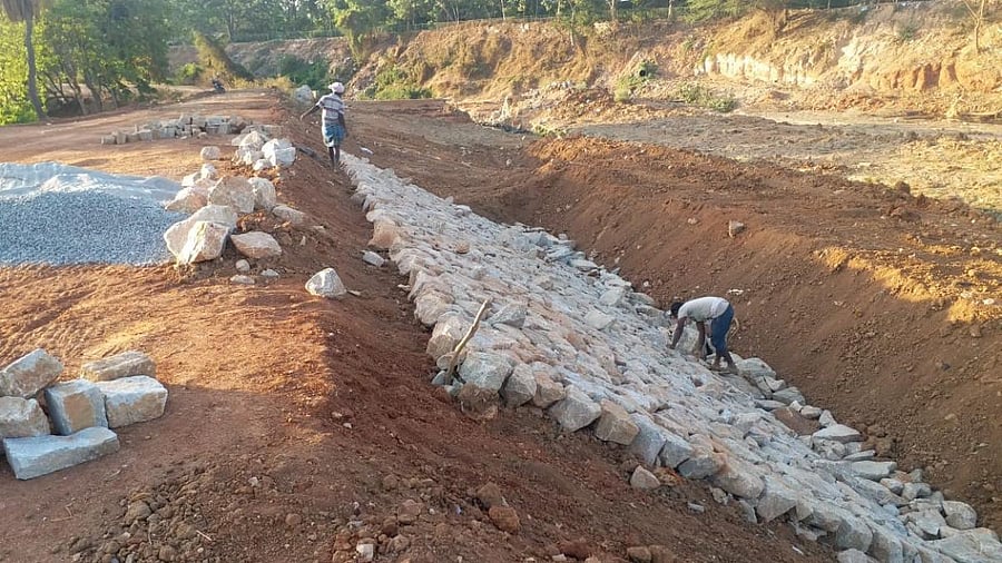 Last year, the Palike spent Rs 90 lakh to fence and raise the bund to prevent breaches of the lake.