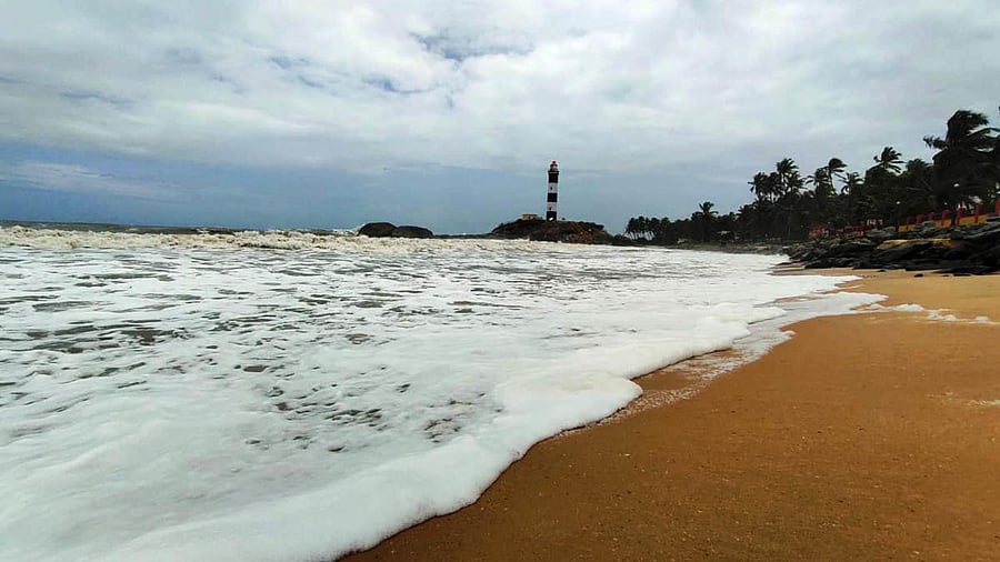 Waves lash the shore at Kaup beach. Credit: DH