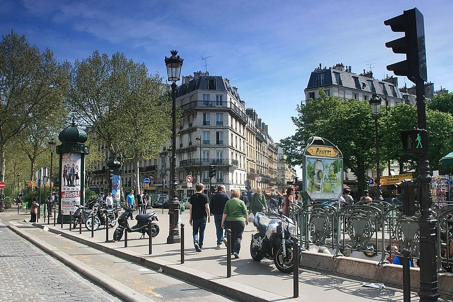 The great bales of 50-cent stockings and dollar underwear that once crowded the sidewalks in front of the store, on the Boulevard de Rochechouart, are no longer enough. Image: Wikimedia