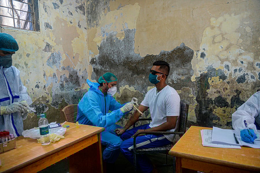 A man who recovered from the COVID-19 coronavirus, donates blood plasma during a screening at a school in Dharavi. Credit: AFP Photo