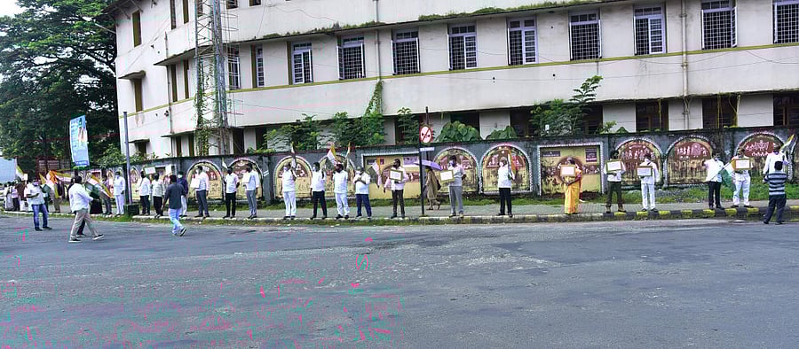 Congress leaders stage a protest near the Wenlock hospital in Mangaluru on Thursday. DH Photo / Govindraj Javali