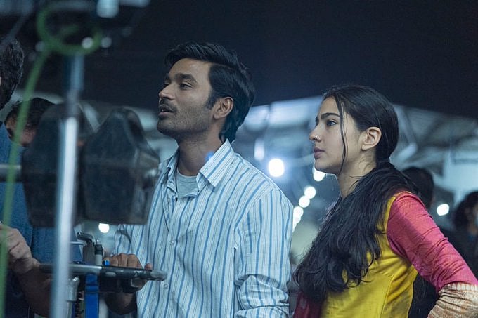 Sara, Dhanush in a still from 'Atrangi Re'. Credit: Twitter/@Tutejajoginder