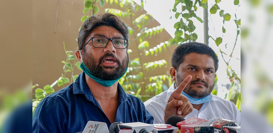 State Congress Working President and Convener of Patidar Anamat Andolan Samiti (PAAS) Hardik Patel (R) and Independent MLA Jignesh Mevani speak to media regarding the alleged Rs 50 crore MGNREGA scam. Credits: PTI Photo