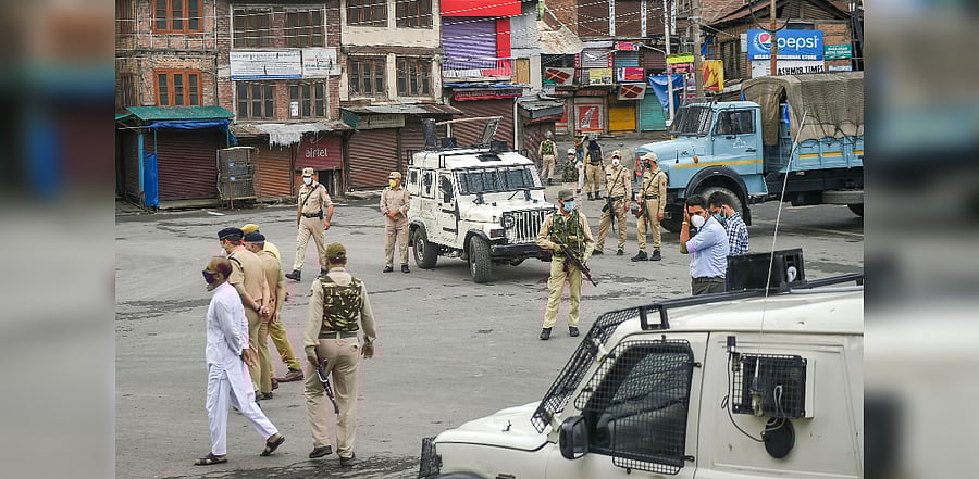 Security personnel stand guard on a street. Credits: PTI Photo
