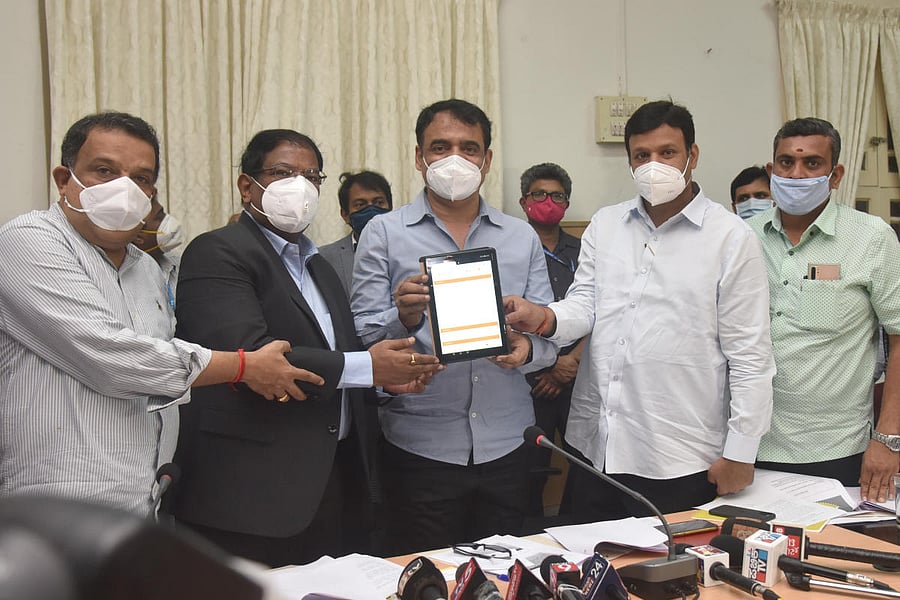 Deputy Chief Minister Dr C N Ashwath Narayan launched the web portal on Thursday. DH PHOTO/S K Dinesh