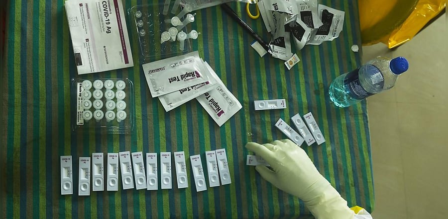 The ministry said the number of single-day tests has been growing exponentially and India has been testing over six lakh samples daily for several days. Credit: AFP Photo