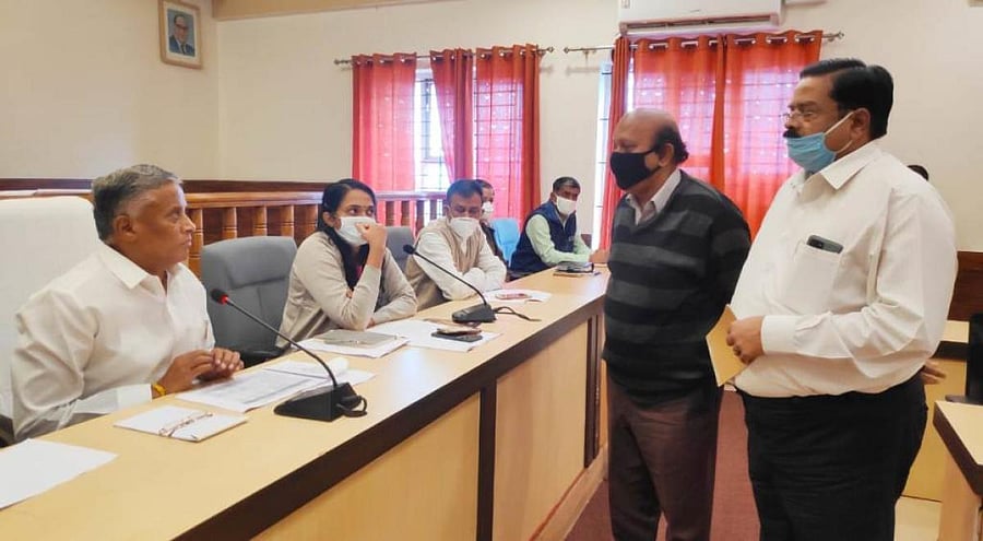 District In-charge Minister V Somanna speaks to officials at a meeting held at the DC's office in Madikeri on Saturday. DH Photo