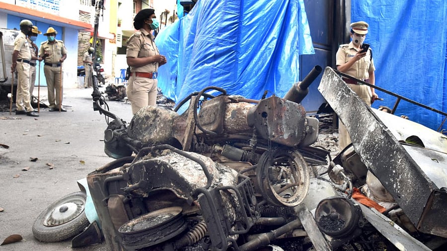 Police guard the house of MLA R Akhanda Srinivasa Murthy in Kaval Byrasandra, Bengaluru, on Sunday. DH PHOTO/S K DINESH