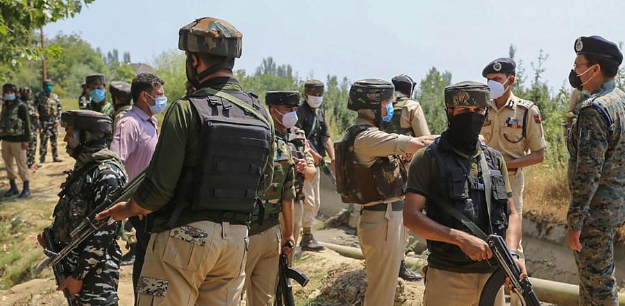 Security personnel inspect the site of militant attack in which two CRPF jawans and a J&K policeman were killed, at Kreeri area in Baramulla district, Monday, Aug. 17, 2020. Credit: PTI Photo