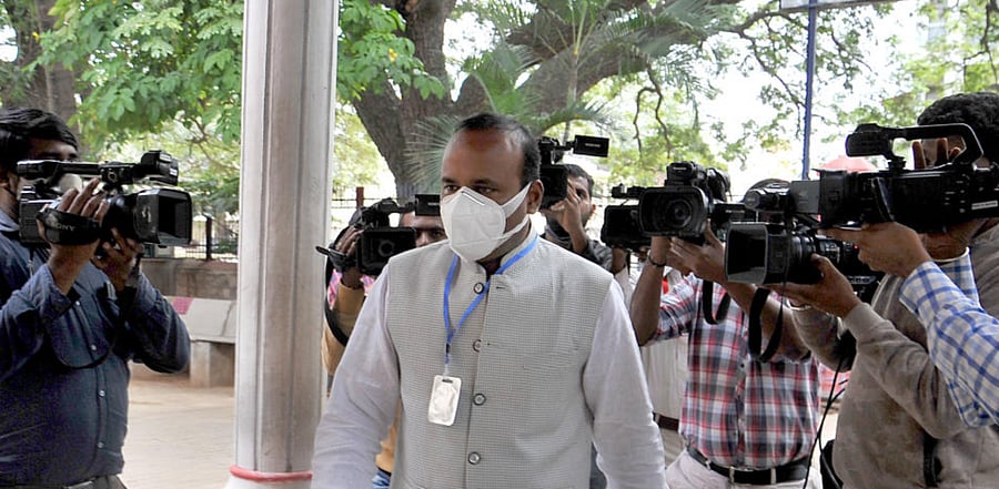  R Sampath Raj arrives at Central Crime Branch at Cottonpet Main Road, Bengaluru. Credit: DH Photo