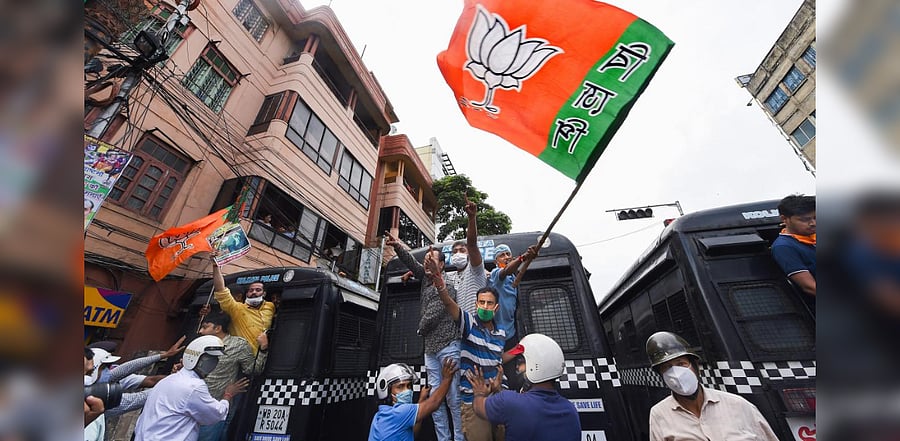 Police detain BJP activists during a protest demonstration over alleged vandalism at Visva-Bharati campus, in Kolkata, Wednesday, Aug. 19, 2020. Credit: PTI Photo