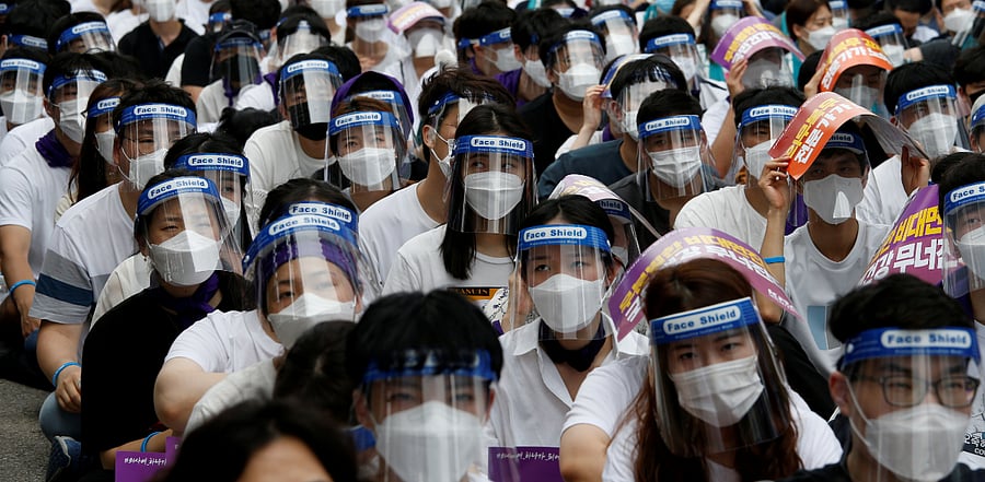 Medical residents and doctors attend a 24-hour strike amid the Covid-19 pandemic to protest a government plan to increase medical school admissions by 400 a year for the next decade to prepare for potential infectious disease outbreaks, in Seoul, South Korea. Credit: Reuters Photo
