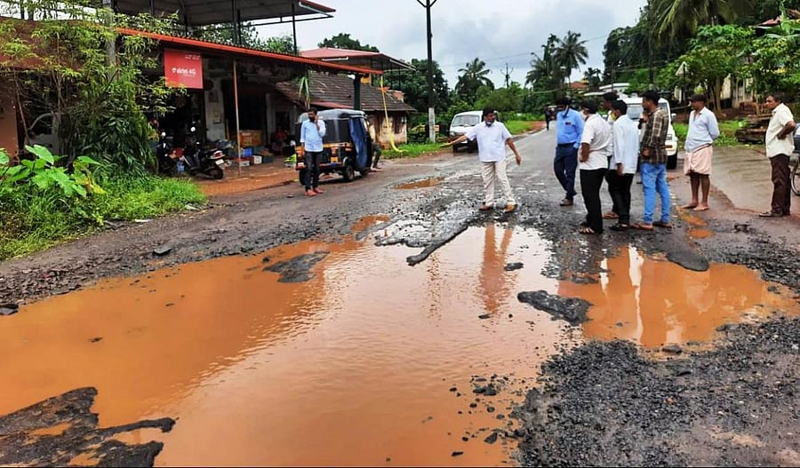 The pothole-ridden Vamadapadavu Road in Bantwal.