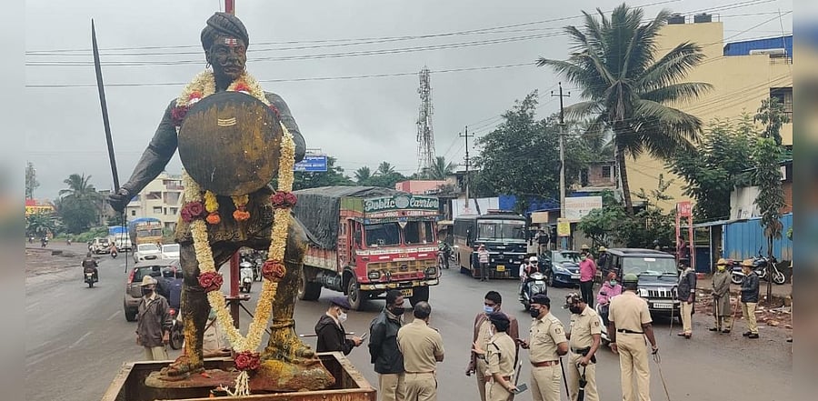 Freedom Fighter Sangolli Rayanna's statue. Credit: File Photo