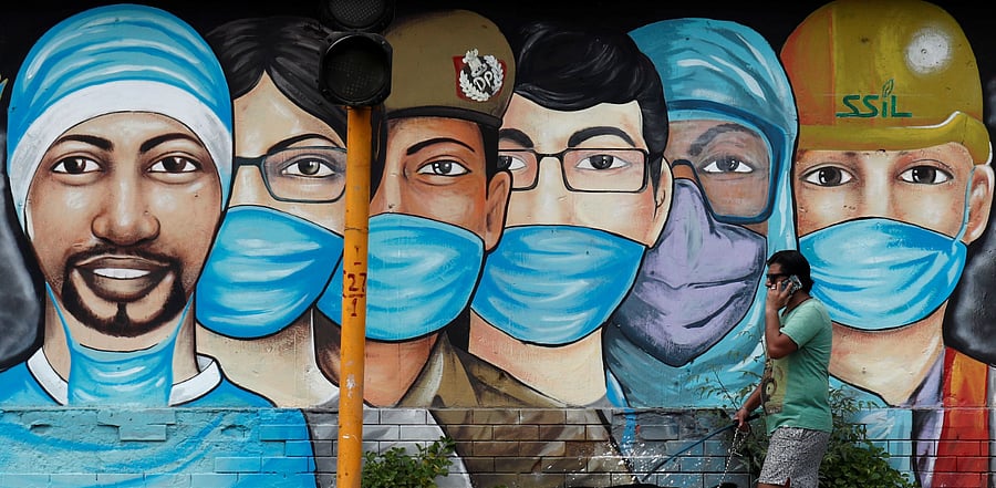 The Union health secretary is slated to hold a review meeting on 25 more districts from Delhi, West Bengal, Uttar Pradesh, Maharashtra, Gujarat, Puducherry and Jharkhand which also have been reporting an increase in daily active cases and deaths due to the coronavirus infection, the sources said. Representative image/Credit: Reuters Photo