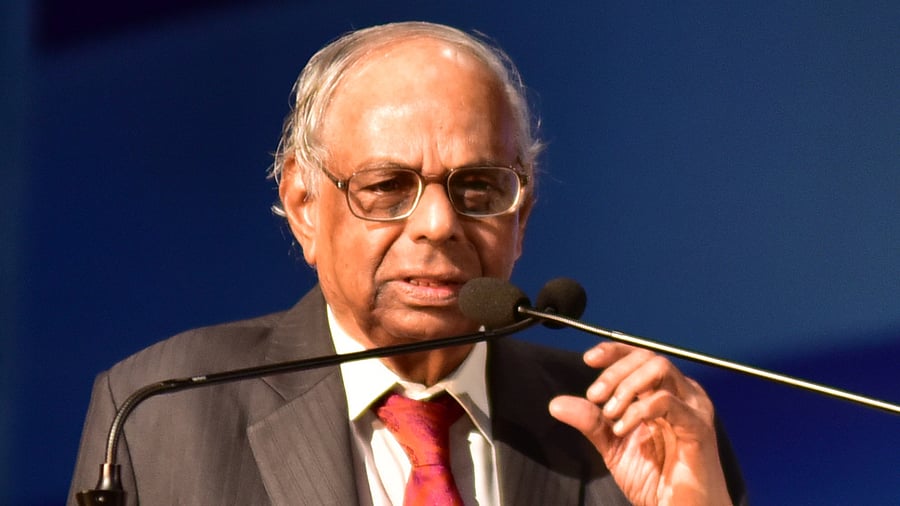 Twitter is applying for "money transmitter licenses" in all 50 US states.