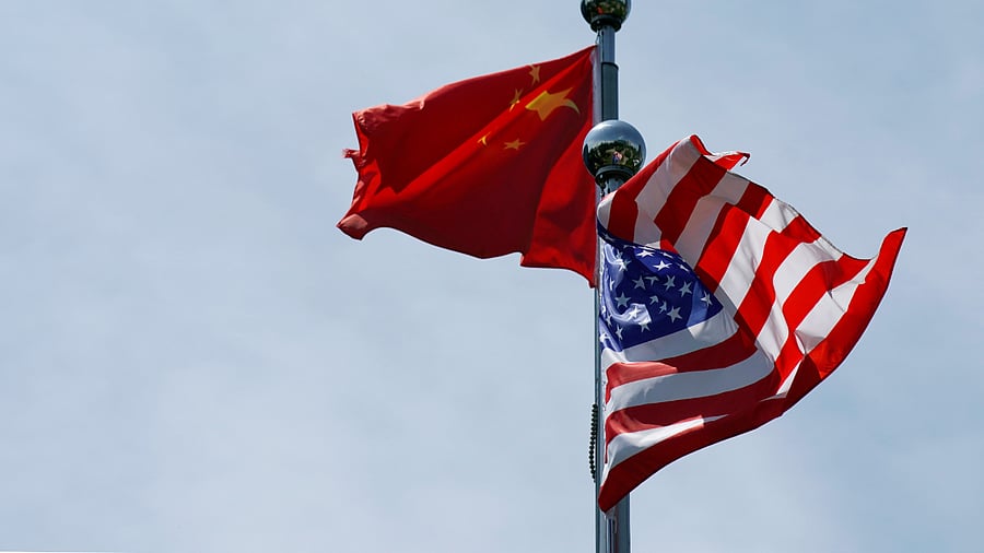<div class="paragraphs"><p>Chinese and US flags.</p></div>
