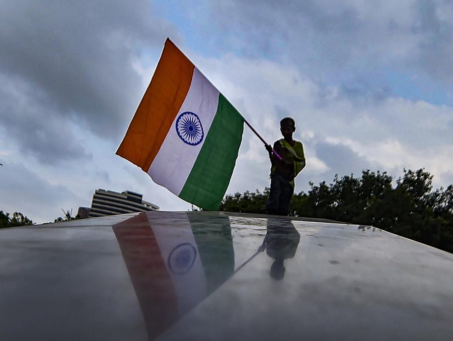 New Delhi: A vendor sells Tricolour flags on the eve of Independence Day, at Connaught Place in New Delhi, Friday, Aug. 14, 2020. (PTI Photo/Ravi Choudhary)(PTI14-08-2020_000173A)
