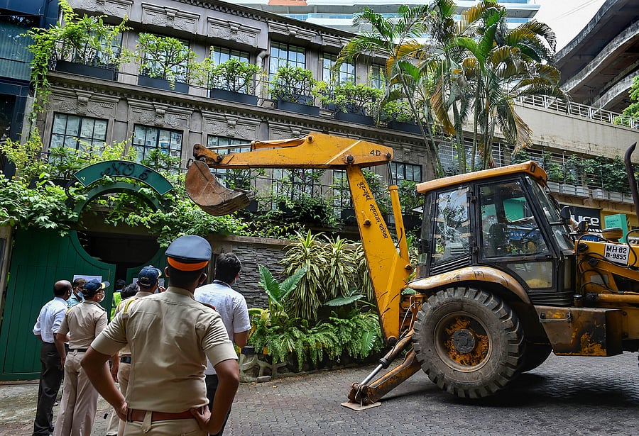 Brihanmumbai Municipal Corporation (BMC) officers demolish 'illegal alterations' at the Bandra bungalow of Bollywood actress Kangana Ranaut, in Mumbai, Wednesday. Credit: PTI