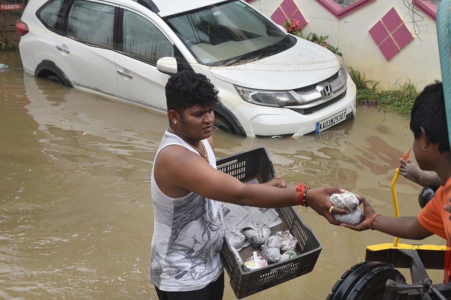 Volunteers distribute food packets to the residents of Sri Sai Layout in Hennur. (R) A family cleans their home at Pramod Layout near Nayandahalli on Thursday. DH Photos/S K Dinesh & Anup Ragh T