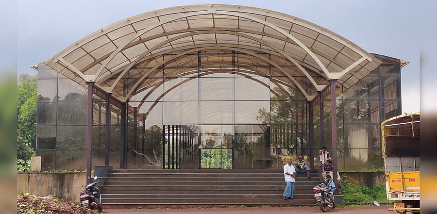 Aviation gallery has been proposed to be established in the Glass House in the premises of Vaccine Depot at Tilakwadi in Belagavi that has been lying idle. Credit: DH Photo