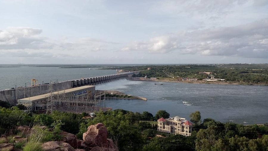 A brid's-eye view of the Almatti reservoir from Sitamannagiri Hills. DH PHOTO