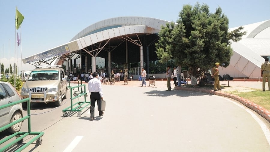 Conditions are favourable for further advance of the southwest monsoon over most parts of Maharashtra, including Mumbai. 