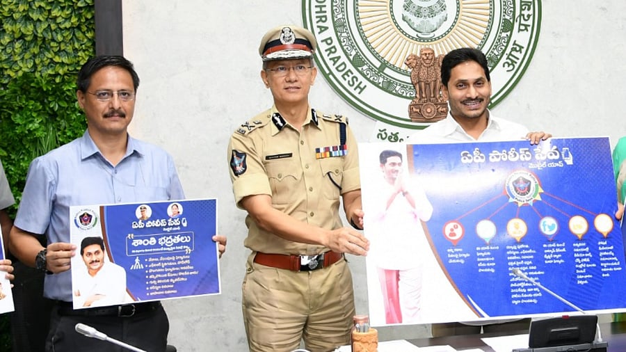 Andhra CM YS Jaganmohan Reddy launching the app. Credits: DH Photo