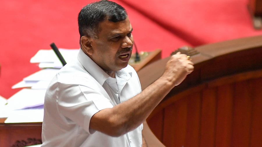 JDs MLC Marithibbe Gowda talking during the Council session in Vidhana Soudha. Credits: DH Photo