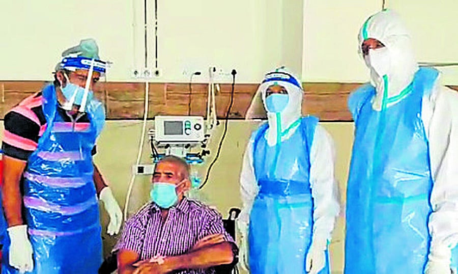 C S Nagaraj with health professionals at Covid-19 Hospital in Mysuru. Photo by Special Arrangement