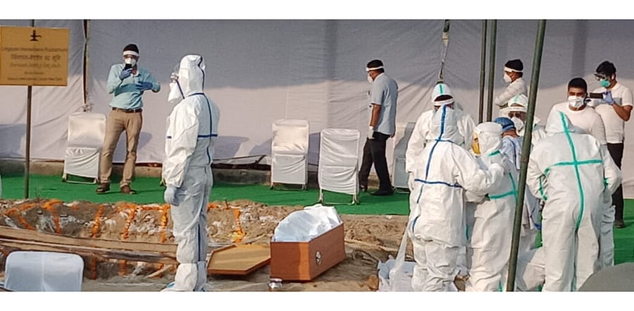 Angadi was buried as per the Covid-19 protocol in the Lingayat-Veerashaiva burial ground at Sector 24, Dwarka in Delhi.